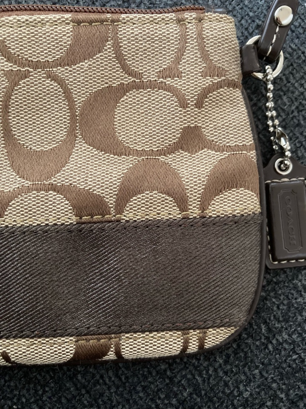 Coach Signature Khaki/Brown Logo Wristlet Canvas Patent Leather Strap & Trim - Picture 11 of 13